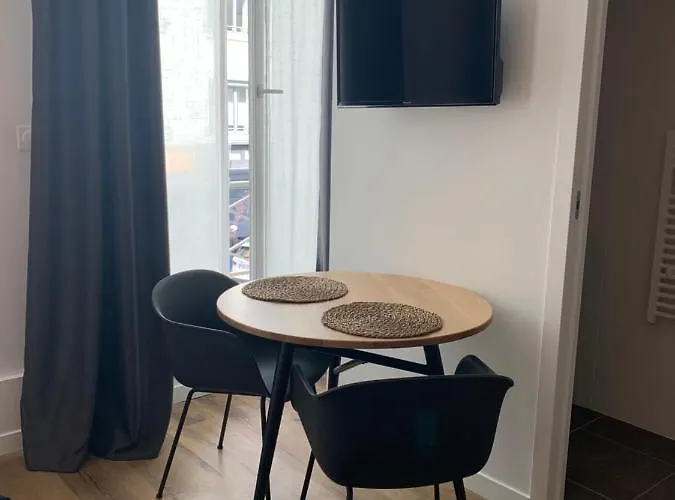 Ty Hyper Centre Апартаменти *